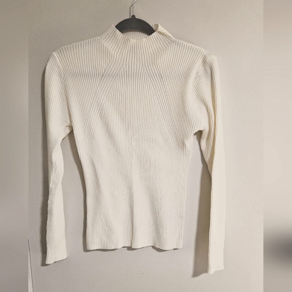 Chic Cream Ribbed Sweater